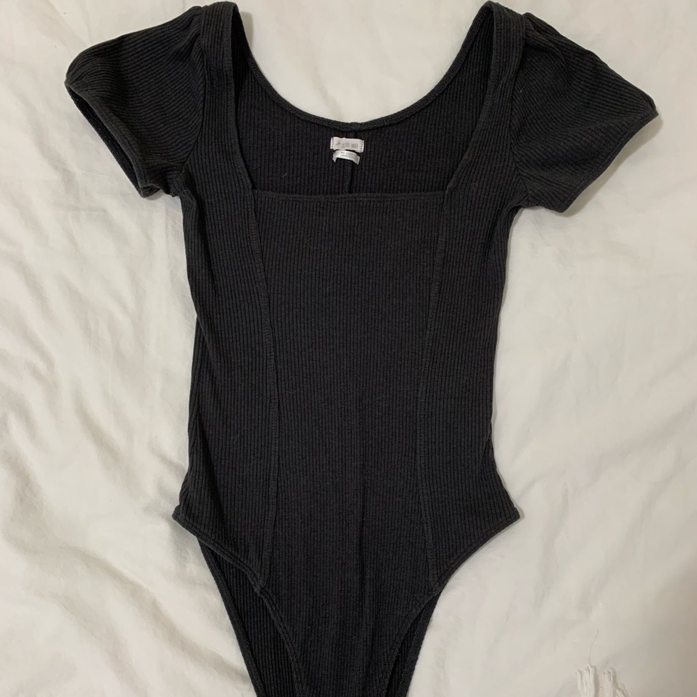 URBAN OUTFITTERS Square neck bodysuit